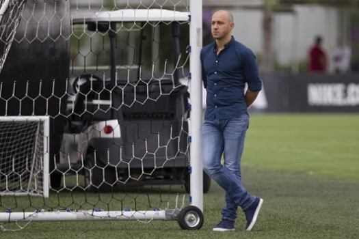 'Picuinha alguma irá derrubar o Alessandro', avisa diretor do Timão