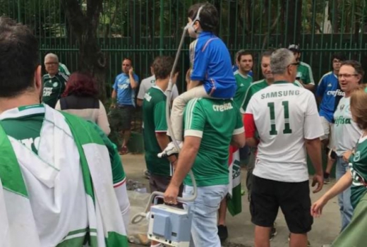 Não é só futebol: Conheça a história do pequeno torcedor do Palmeiras que emocionou a internet