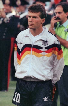 A entrega do melhor jogador do mundo começou em 1991, quando o alemão Lothar Matthäus ficou com o título (Foto: STAFF / AFP)