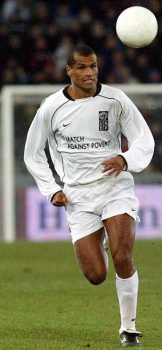 Mais uma vez Rivaldo foi o melhor brasileiro. Em 2001 ficou na quinta posição