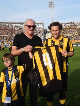 Diego é filho de Pablo Forlán, à direita, que foi ídolo no São Paulo. Lateral também defendeu o Cruzeiro