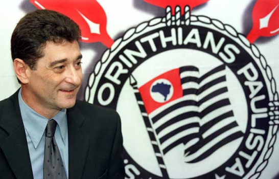 Darío Pereyra, na foto como técnico do Corinthians, foi ídolo na zaga do São Paulo. Defendeu ainda Fla e Palmeiras