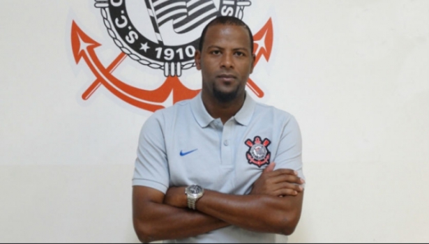 Ex-volante Fabinho será o terceiro auxiliar de Carille no Corinthians