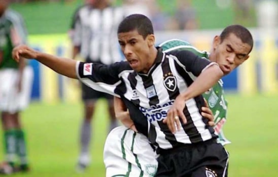 Léo Moura com a camisa do Botafogo