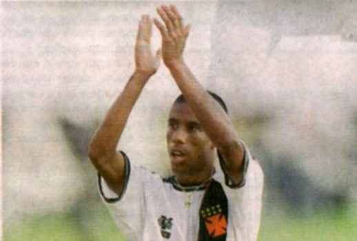 Léo Moura com a camisa do Vasco