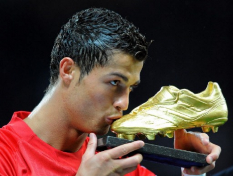 Em 2007/08, ganhou prêmio por ter sido artilheiro do Campeonato Inglês