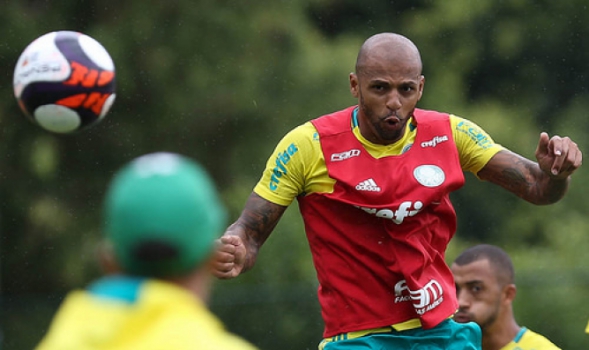 Tabet, vice do Flamengo, rebate Felipe Melo: 'Jogador violento'