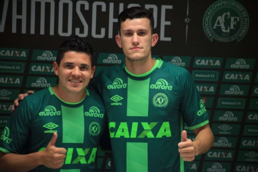 Nathan foi apresentado ao lado do lateral Diego Renan