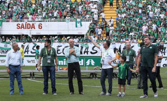 Maurício Galiotte recebe homenagem em Chapecó