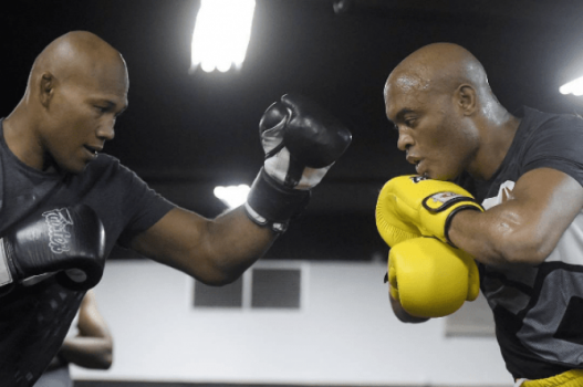 Anderson Silva treinou com Ronaldo Jacaré na academia X-Gym, no Rio de Janeiro