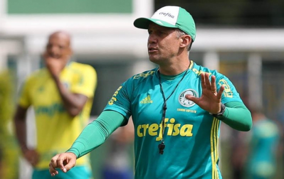 Eduardo Baptista diz ter apenas uma dúvida para a estreia do Palmeiras