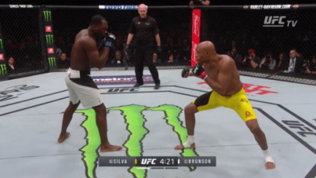 Anderson Silva venceu Derek Brunson no UFC 208, em Nova York (EUA)