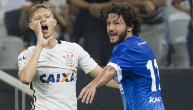 Substituído com dores, Marlone será reavaliado em 'maratona' do Timão