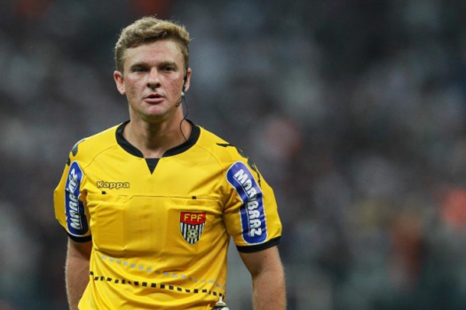 Sindicato defende árbitro e promete revelações: 'Ele foi de metrô à Arena'