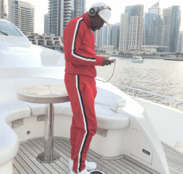 Floyd Mayweather ostenta fortuna na internet