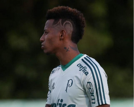 Tchê Tchê mostra evolução, e Arouca e Felipe Melo treinam com o grupo