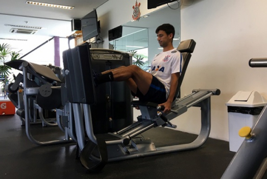 Camacho faz 27 anos e pode voltar a ser opção no Corinthians em clássico