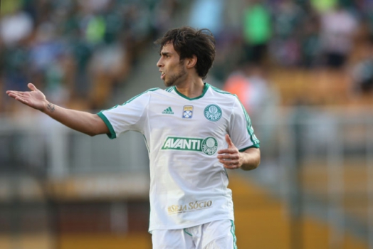 Valdivia notifica o Palmeiras cobrando R$ 1,5 milhão de comissões