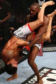 Substituto de última hora, Belfort chegou perto de finalizar Jon Jones e conquistar cinturão dos meio-pesados