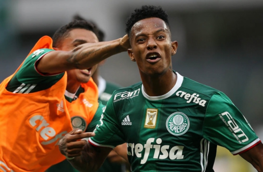 Em um ano e meio, Tchê Tchê vai da 'quase aposentadoria' à Libertadores