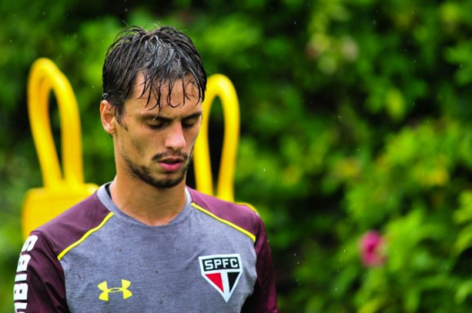 Exame aponta edema e Rodrigo Caio pode voltar contra o Corinthians