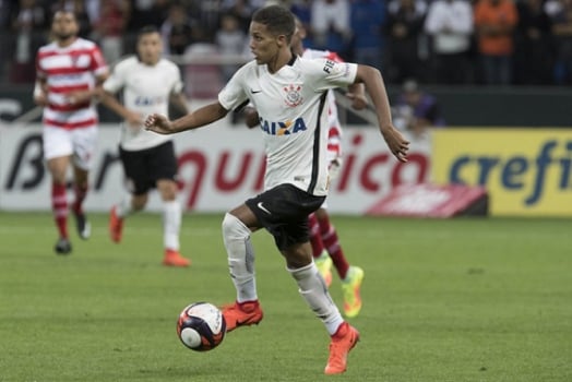 Pedrinho terá aumento e renovará com Corinthians até 2021, diz diretor