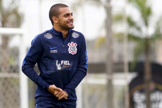 Com Clayton e jovens de volta, Timão tem 23 relacionados para sábado