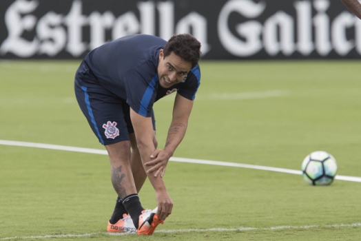 Jadson evolui e fará teste no vestiário do Timão antes de jogo contra o Inter