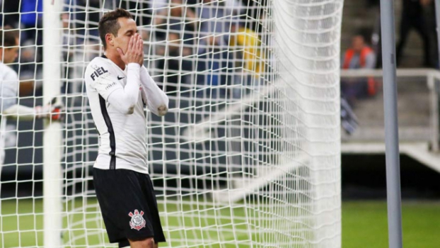 'Falta de confiança' fez Rodriguinho não bater pênalti decisivo pelo Timão