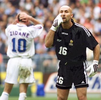 O francês Barthez foi o melhor goleiro da Copa de 98 e disputou três mundiais