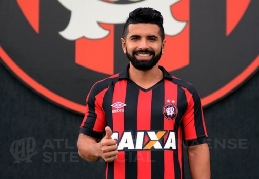 Corinthians empresta o 11º, e Furacão confirma Guilherme até o fim de 2018