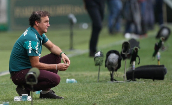 Cuca deixou a famosa calça vinho no Palmeiras após o título brasileiro