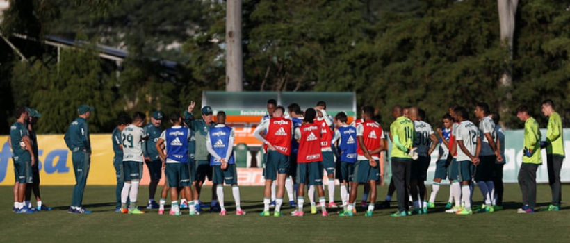 Cuca esboça time titular do Palmeiras, mas escala 11 na linha