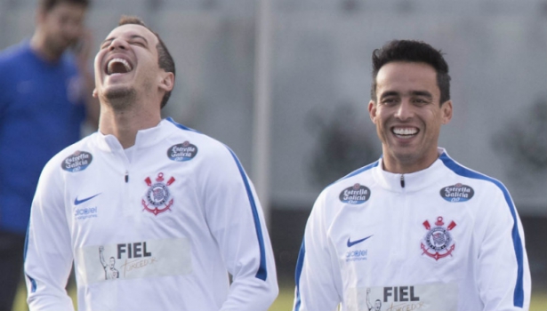 Jadriguinho 2018? Dupla comanda novo meio de campo do Corinthians