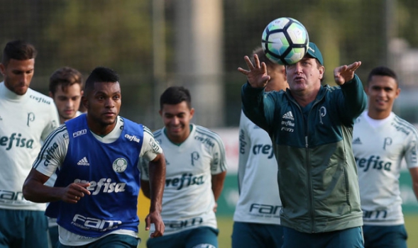 Cuca usará Borja por 90 minutos e quer vê-lo 'sem medo de substituição'