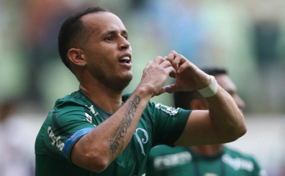 Sem Guerra, Palmeiras chega a Porto Alegre para pegar o Inter