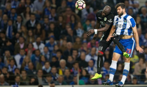 Felipe vive glória na Europa e sonho de Copa, mas ainda 'auxilia' o Timão