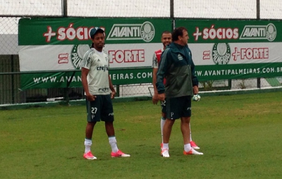 Com Juninho, Cuca ensaia possíveis titulares para jogo com a Chape