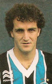 Lembranças, causos e taças: Cuca foi goleador e criou raiz em Porto Alegre