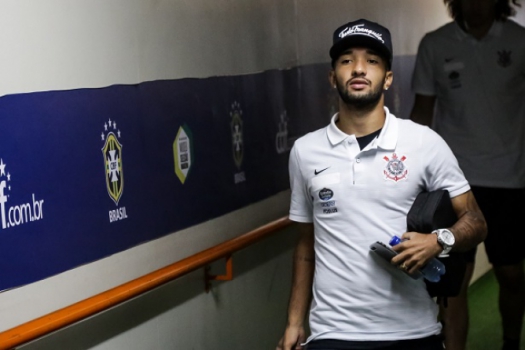 'Tranquilo e focado', Clayson fará estreia como titular do Corinthians