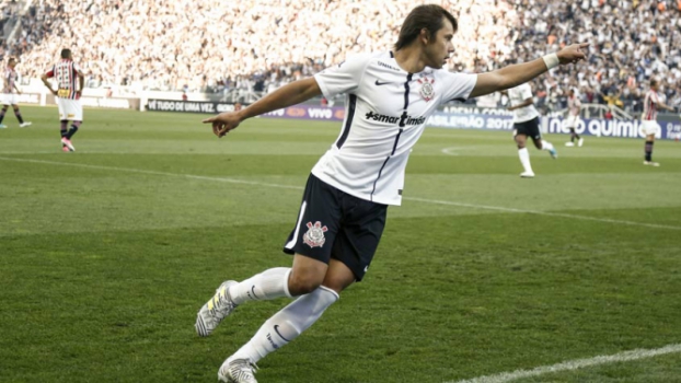 ATUAÇÕES: Romero inferniza, Jô é decisivo e trio de zaga tricolor falha