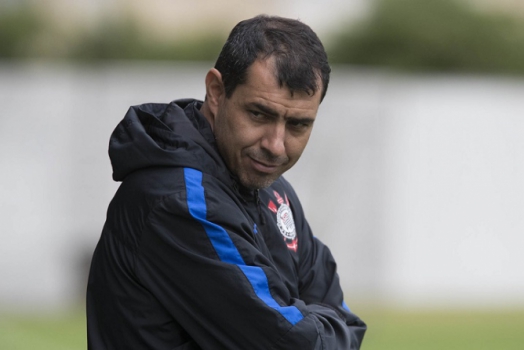 Surpresa entre técnicos, Carille tem crédito e até bônus previsto no Timão