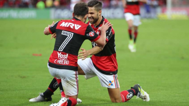 Resultado de imagem para everton ribeiro e diego x são paulo