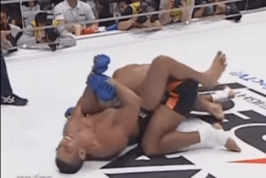 No primeiro duelo, Werdum finalizou Overeem