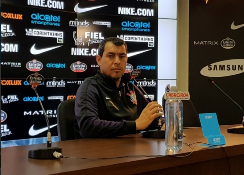 Carille detona trocas de técnicos nos rivais: 'Duas foram sacanagem'