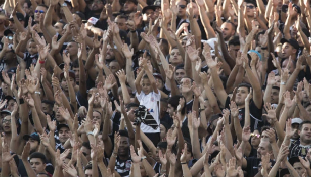 Empolgada, torcida do Corinthians esgota ingressos contra Atlético-PR