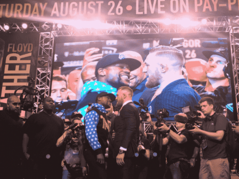 Floyd Mayweather e Conor McGregor se encaram em Los Angeles (EUA)