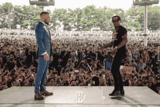 Conor McGregor e Floyd Mayweather se encaram em Toronto, Canadá
