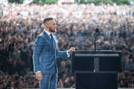 Conor McGregor durante coletiva de imprensa de turnê mundial de "May-Mac"
