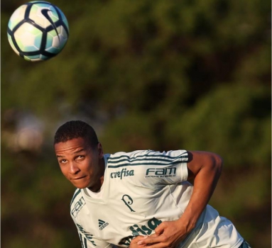 Deyverson se destaca nos cabeceios em treino com reservas do Palmeiras